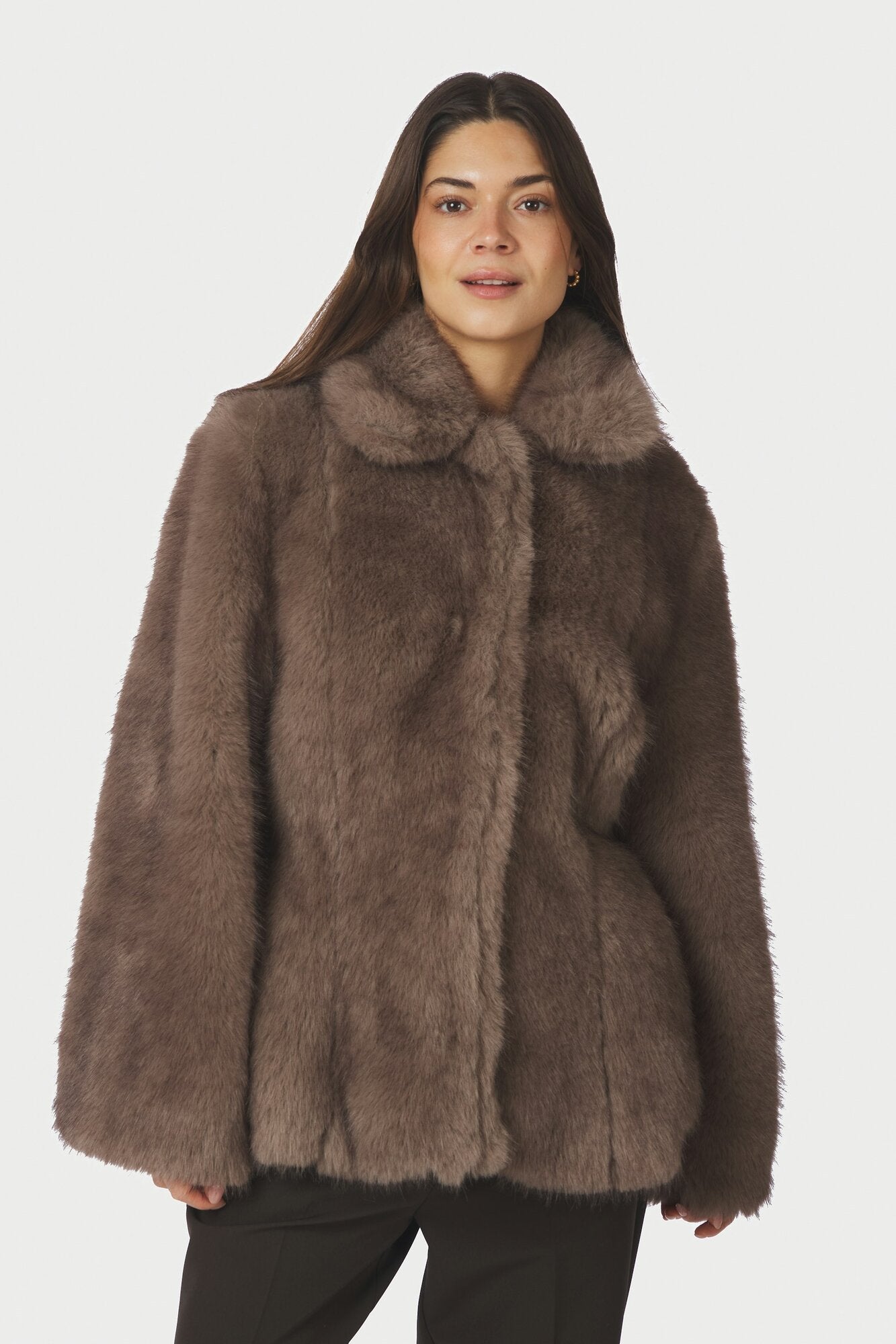 Ariella Faux Fur Peplum jakke – Warm Grey